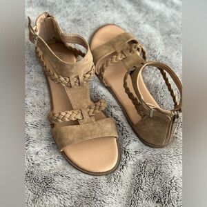 NWOT Journey Collection Florence Sandals